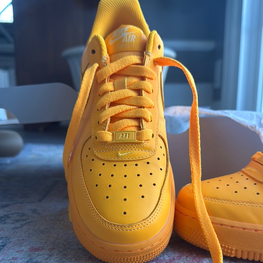 Nike Air Force 1 '07 in Gray and Orange